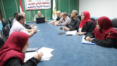 وكيل تعليم الوادي الجديد يبحث مع مديري الإدارات التعليمية سد العجز في مختلف التخصصات بالمدارس