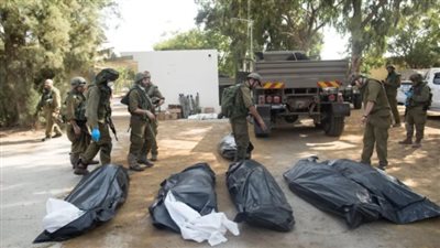 نشر فيديو كارثي، اعتقال صحفي إسرائيلي صرح بمشاهدة عشرات الجثث للجنود بأحد المستشفيات