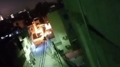 لحظة تفجير عبوة ناسفة بجرافة عسكرية لجيش الاحتلال خلال اقتحام مخيم طولكرم (فيديو)