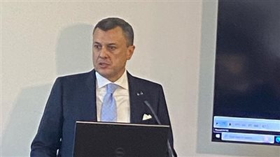 وزير السياحة يلتقي ممثلي منظمي الرحلات وشركات الطيران البريطانية 