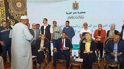 مساعدات تضامن وتكافل للصيادين، وزيرة التضامن ومحافظ الدقهلية يلتقيان بالصيادين في المطرية (صور)