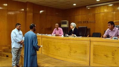 محافظ الأقصر يوجه إدارة خدمة المواطنين بإيجاد أنسب الحلول لشكاوى المواطنين