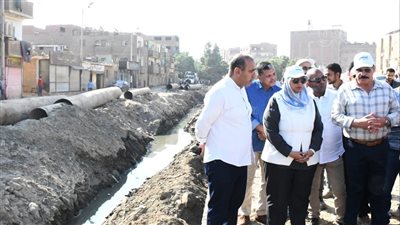محافظ أسوان يتفقد معدلات الإنجاز بالمرحلة الثانية لمشروع تغطية مصرف السيل (صور)