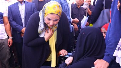 وزيرة التضامن ومحافظ الدقهلية يسلمان أجهزة تعويضية لذوي الاحتياجات الخاصة