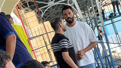 لاعب سموحة يؤازر المحلة أمام القناة (صور)