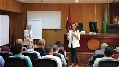  برنامج تدريبى لمكافحة الفساد الإدارى للعاملين بالأحياء والمراكز وأجهزة محافظة الجيزة (صور)