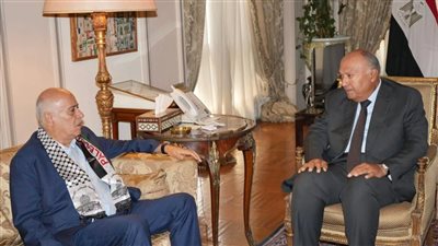 وزير الخارجية يلتقي أمين سر اللجنة المركزية لحركة فتح في القاهرة، اعرف التفاصل (صور)