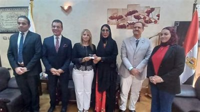 عميدة آداب عين شمس تستقبل نائبة ملحق سفارة الإمارات لشئون التعليم وعلوم التكنولوجيا