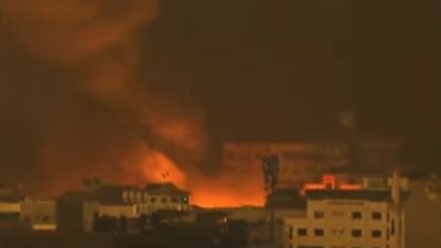 غارات إسرائيلية عنيفة وقصف مدفعي على محاور قطاع غزة