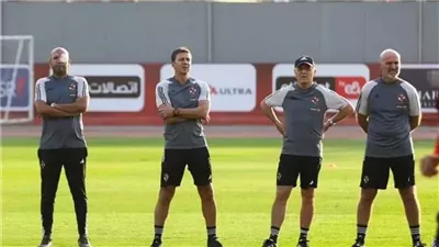  الدوري المصري، الجهاز الفني للأهلي يراجع خطة مباراة سيراميكا بالمحاضرة الختامية