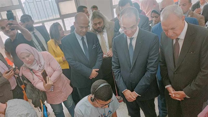 وزير الاتصالات، فيتو