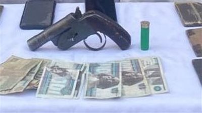 ضبط 5 عناصر إجرامية بحوزتهم مخدرات وأسلحة نارية بـ4 محافظات