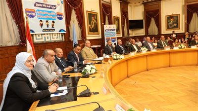 محافظ القاهرة يكرم 61 طالبا متفوقا بمراحل التعليم 