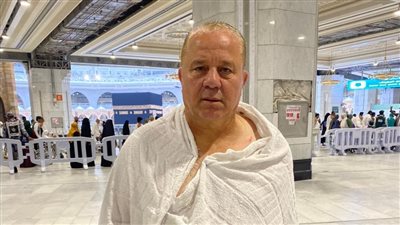 شوقي غريب يؤدي مناسك العمرة ويقود تدريبات المقاولون غدا