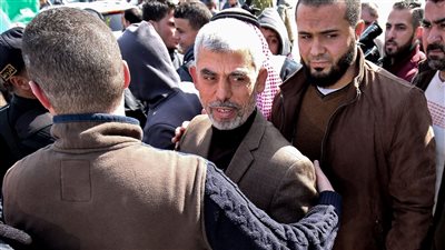 يحيى السنوار.. القائد الذي أرعب إسرائيل.. حاول الاحتلال اغتياله عدة مرات ووصفه بالرجل الميت.. حكم عليه بالسجن مدى الحياة وتعلم العبرية.. وطالب نتنياهو برأسه 