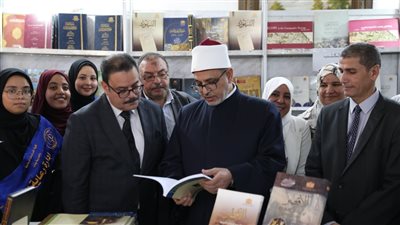 رئيس جامعة الأزهر يفتتح معرض الكتاب في كلية الدراسات الإسلامية للبنات 