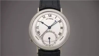 تحمل توقيع صانعيها، بيع ساعة من الذهب بـ 2.4 مليون دولار