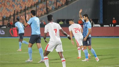 سامسون أكينيولا يسجل هدف التعادل لـ الزمالك في شباك بيراميدز (صور)