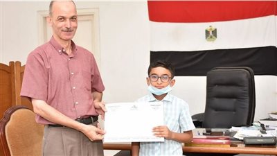 أول تعليق من والدة طالب الابتدائية بعد إلحاقه مباشرة بجامعة دمياط بقرار حكومي