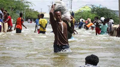 وفاة 29 صوماليًا وتشرد نحو 300 ألف جراء فيضانات مفاجئة 
