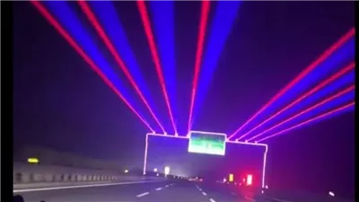 طريقة جديدة لتفادي الحوادث المرورية باستخدام إضاءة قوس قزح (فيديو)