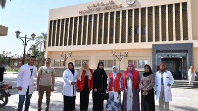جامعة الوادي الجديد تطلق حملة لتطعيم منتسبيها بجرعة تنشيطية ضد فيروس كوفيد 19