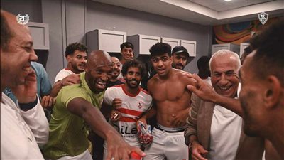 محمولا على الأعناق.. لاعبو الزمالك يحتفلون بـ