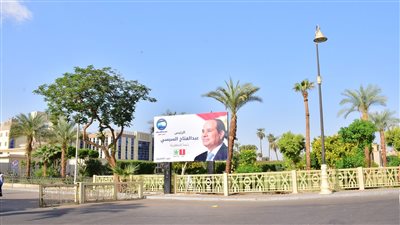 بدء تعليق اللافتات الدعائية للمرشحين للانتخابات الرئاسية بالأقصر