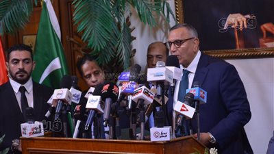 عبد السند يمامة: مظاهر تخلف التعليم واضحة (صور)