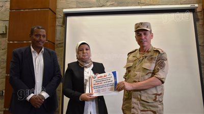 سكرتير عام أسوان يحضر احتفالية تسليم 107 شهادات إعفاء للطلاب من ذوي الهمم (صور)