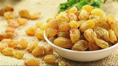 فوائد الزبيب، يقوي عضلة القلب ويعزز المناعة ويحارب السرطان