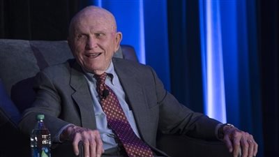 عن عمر 95 عامًا، وفاة قائد مهمة أبولو 8