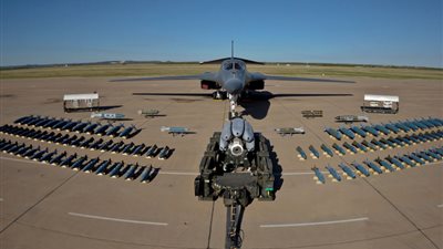 معلومات عن قاذفة القنابل بي 1 لانسر.. أحد أقدم الأسلحة في ترسانة الجيش الأمريكي.. وقصفت منشأة إيرانية في سوريا