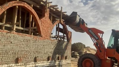 إزالة مبان بدون ترخيص على أراض زراعية بقرى ناصر الثورة بالوادي الجديد (صور)