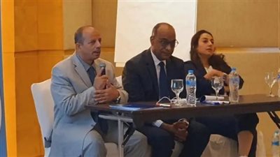 وكيل تعليم الأقصر يتفقد ورشة عمل تطوير مناهج المرحلة الإعدادية