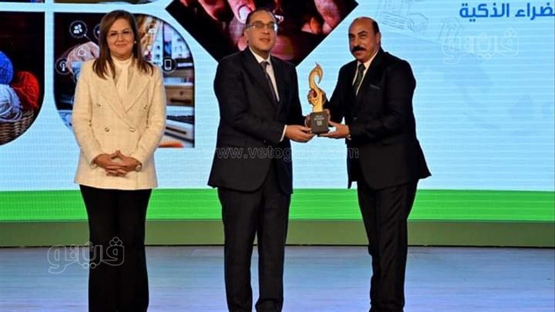 رئيس الوزراء ومحافظ