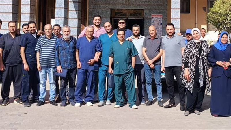 الفريق الطبي بمستشفى
