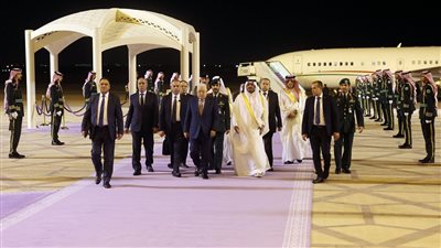 القمة العربية الطارئة، الرئيس الفلسطيني محمود عباس يصل إلى السعودية 