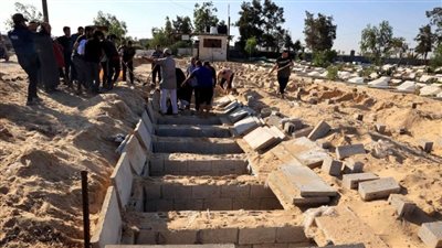 صحة غزة: حفر مقبرة جماعية في مجمع الشفاء لدفن 100 فلسطيني