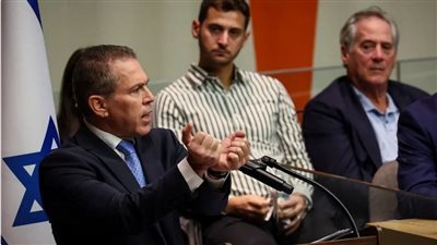  مبعوث إسرائيل لدى الأمم المتحدة يهزي: عمال الأونروا أعضاء بحماس (فيديو)