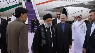 رئيس إيران يصل السعودية للمشاركة في القمة العربية الإسلامية (فيديو)