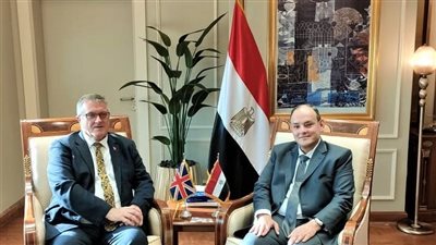 وزير التجارة والصناعة يستقبل مبعوث قمة الاستثمار البريطانية- الأفريقية بمقر الوزارة