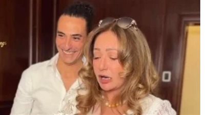 بكاء ليلي علوي في تجهيزات زفاف ابنة شقيقها (صور)