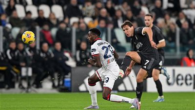 يوفنتوس يجتاز عقبة كالياري ويتصدر الدوري الإيطالي 