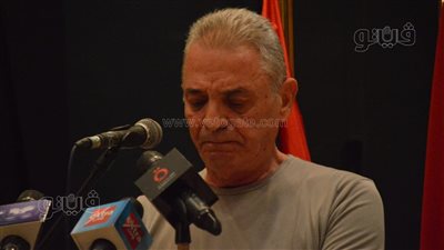 محمود حميدة يلقي شعرا عن فلسطين في مسرح نقابة الصحفيين (فيديو وصور)