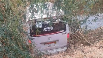 الحصيلة 8 مصابين، تصادم بين سيارتين وسقوط إحداهما في ترعة بسوهاج 