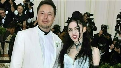 مغنية كندية تطارد ماسك من أجل حضانة أبنائها