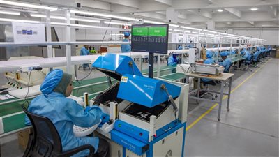 من الاستيراد إلى الإنتاج، هواتف سامسونج وشاومي تصنع في قلب مصر