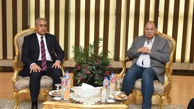 محافظ أسيوط يناقش مع وزير العمل أوجه التعاون المشترك ومشروعات حياة كريمة 