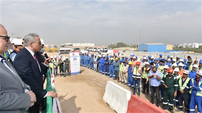 وزير العمل يستكمل جولته في محافظةأسيوط بلقاء مع العمال (صور)